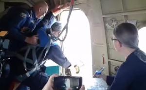 Pop iz aviona posipao grad svetom vodom kako bi ga riješio bluda i pijanstva