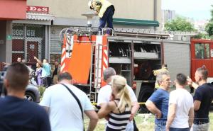 Gori kuća u Sarajevu, više vatrogasnih ekipa na terenu 