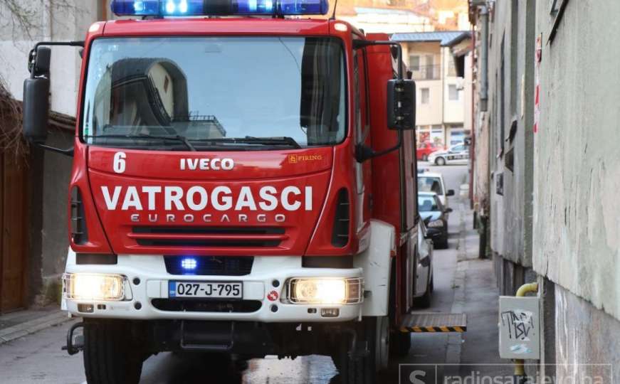 Sarajevo: Požar u stanu, vatrogasci spriječili širenje vatre