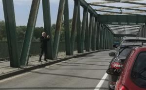 Inzko zaglavio na granici: Gužvu iskoristio za fotografiranje kolone