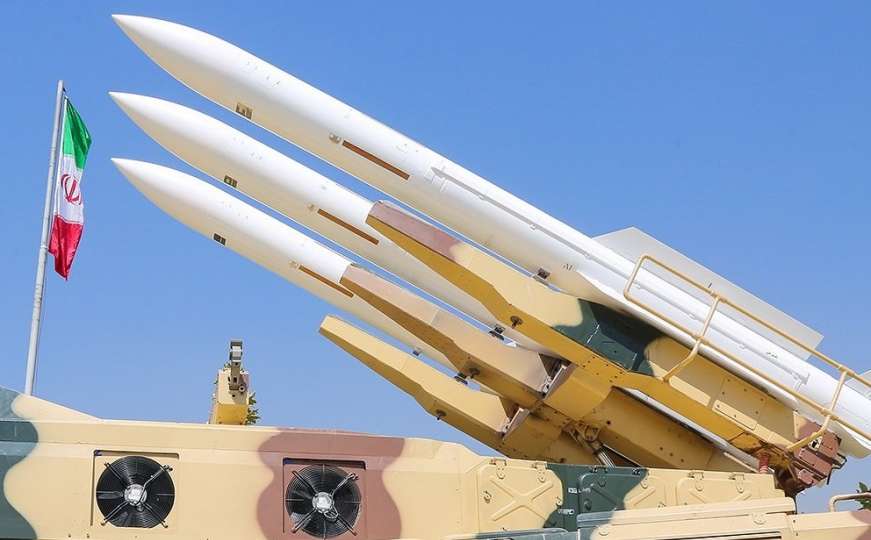 Moćno oružje: Iran pokazao balističku raketu Khorramshahr s novom bojevom glavom