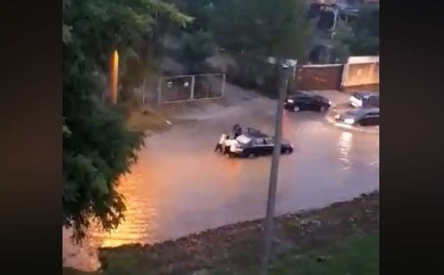 Kolaps saobraćaja u Zagrebu, vozači "plivali" po ulicama 