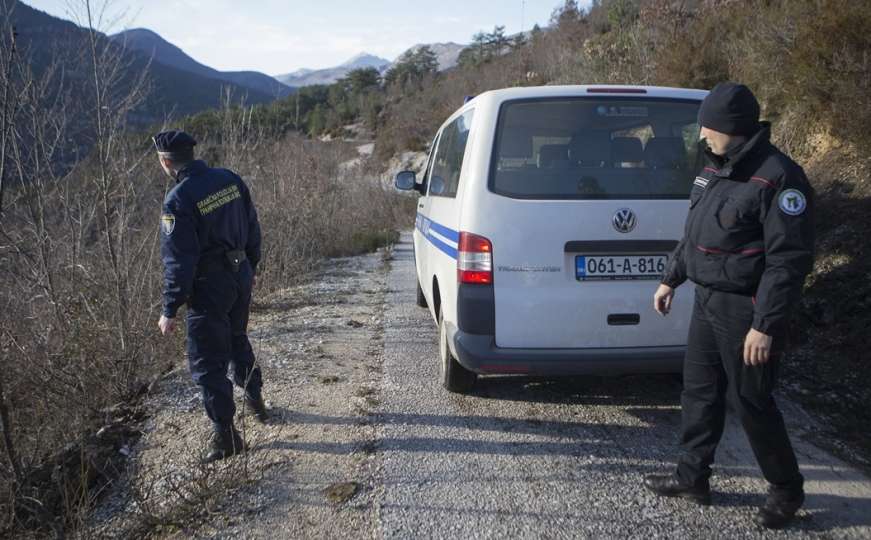 U policijskoj potjeri prevrnuo se Audi s migrantima