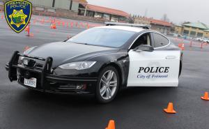 Policijska Tesla u potjeri: Kolege, trebam pomoć, ispraznila se baterija