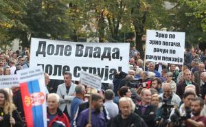 Protest u Banjoj Luci: Građani nose transparente "Dole Vlada"