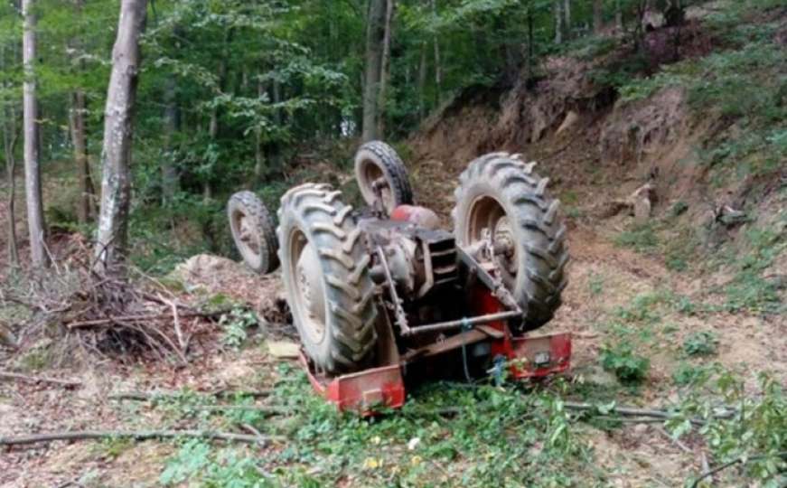 Nova tragedija u BiH: Stradao prilikom prevrtanja traktora
