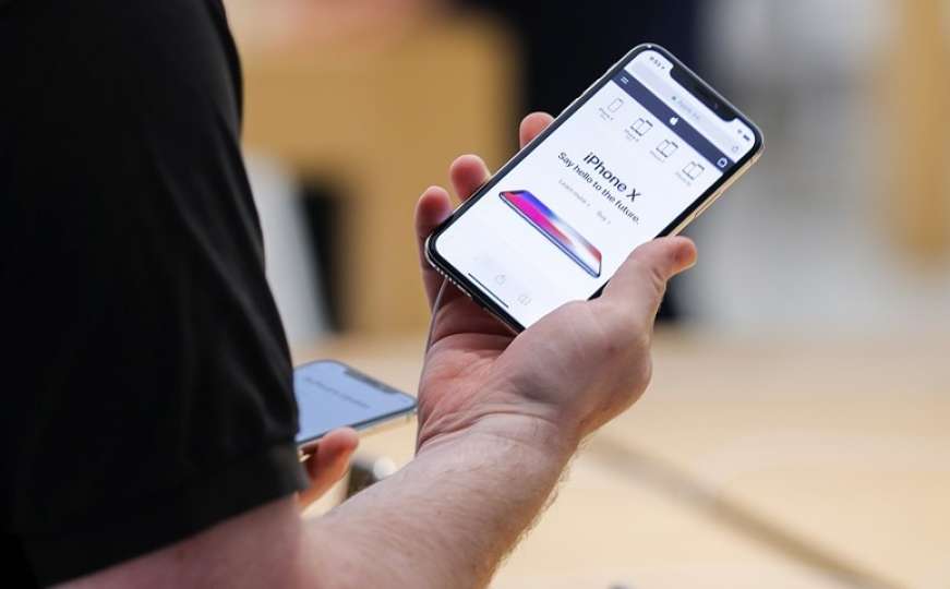 Muškarac tužio Apple, tvrdi da ga je iPhone pretvorio u - geja
