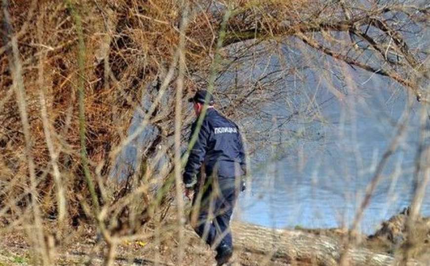 Horor u Srbiji: Mladić pronađen obješen, djevojka izbodena na podu