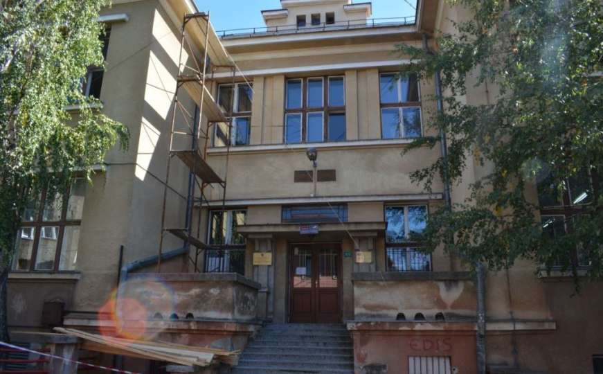 OŠ "Mula Mustafa Bašeskija" dobija novu fasadu, krov i stolariju