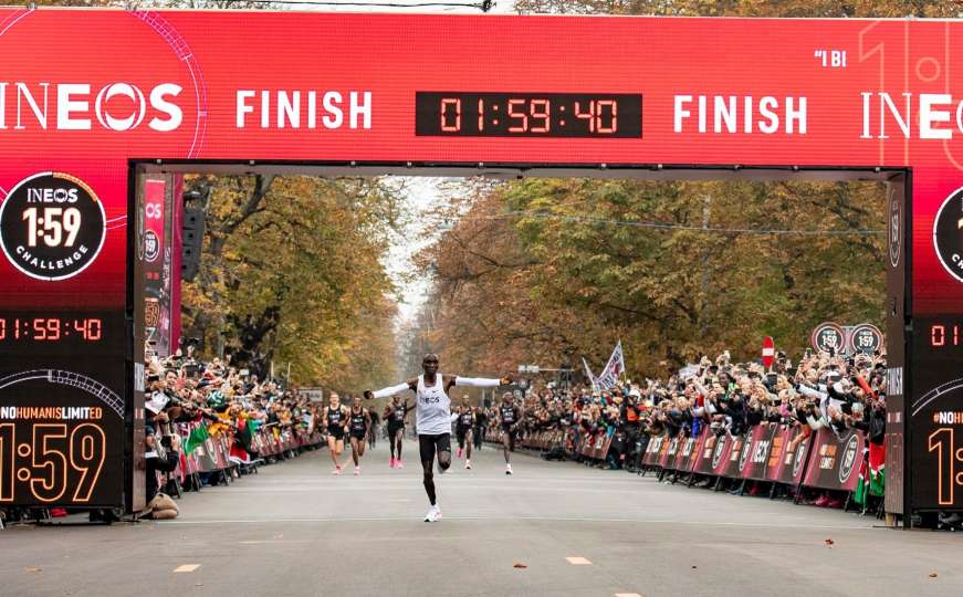 Kenijac Eliud Kipchoge istrčao maraton za manje od dva sata