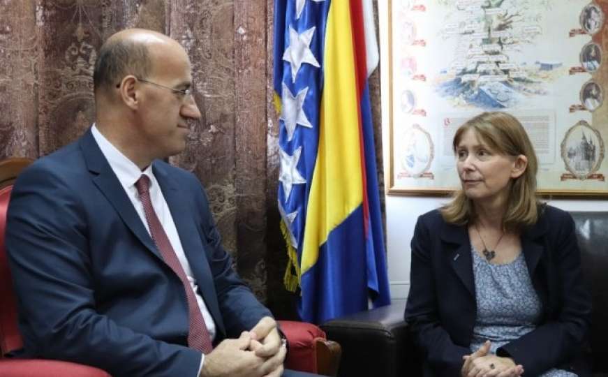 Ramiz Salkić s Kathleen Kavalec: Priprema se obrazovna agresija na BiH