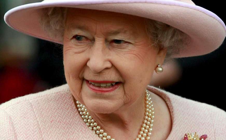Kraljica Elizabeta: Moja vlada će nastaviti pregovore za izlazak iz EU 