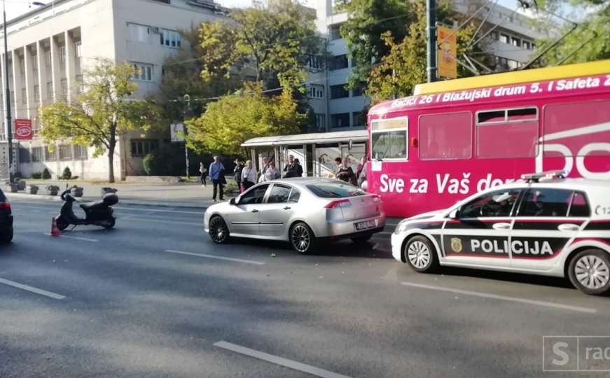 Saobraćajna nesreća u centru Sarajeva: Povrijeđen vozač skutera