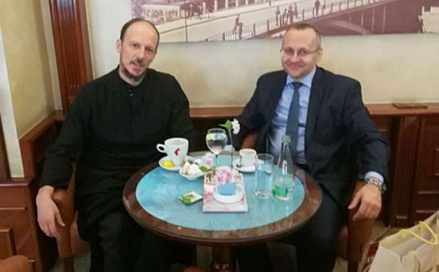 Pozitivna BiH: Vladika i muftija na kafi u Mostaru