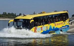 Atrakcija: Sat leta avionom iz Sarajeva, pa vožnja autobusom koji zaplovi rijekom
