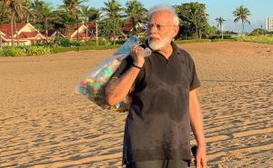 Svaka čast: Indijski premijer skupljao smeće s plaže