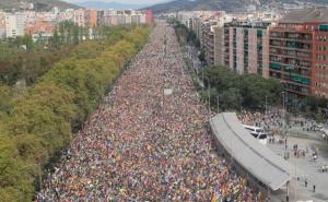Katalonija ključa: 500.000 ljudi na protestu u centru Barcelone, sukobi s policijom