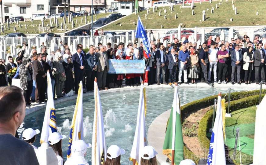 Cvijeće i Fatiha na mezaru Izetbegovića: Da nije bilo Alije, ne bi bilo BiH