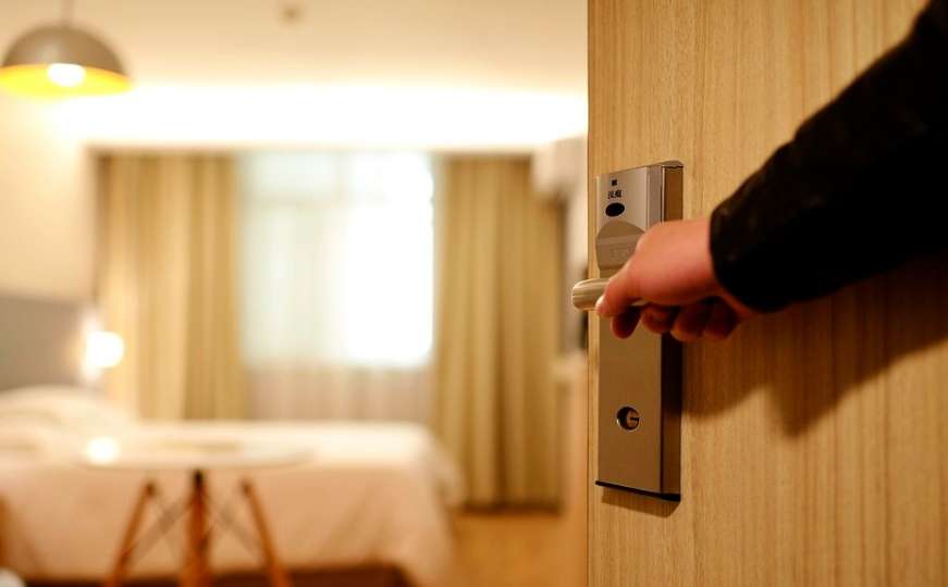 Pet stvari koje nikada ne biste trebali raditi u hotelskoj sobi