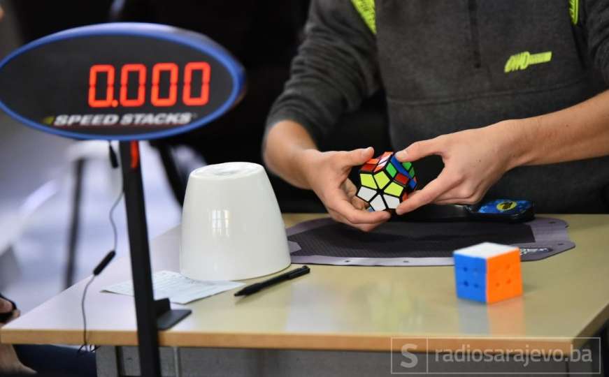 U Sarajevu takmičenje u slaganju Rubikove kocke i rješavanju mozgalica