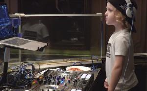 DJ Archie briljira s miksetama: Upoznajte najmlađeg disc jockey na svijetu