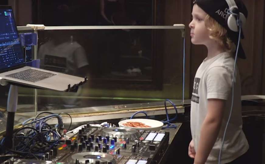 DJ Archie briljira s miksetama: Upoznajte najmlađeg disc jockey na svijetu