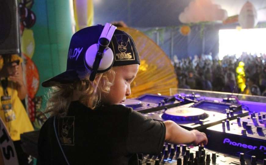 Mini muzička senzacija: Dječak (4) postao najmlađi klupski DJ na svijetu