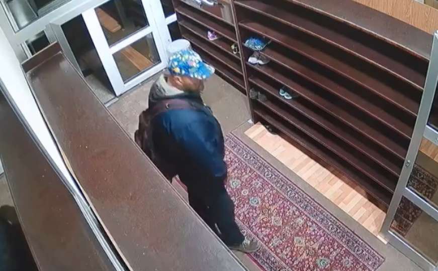 Sarajevo: Snimljen muškarac koji je ukrao obuću iz džamije na Grbavici