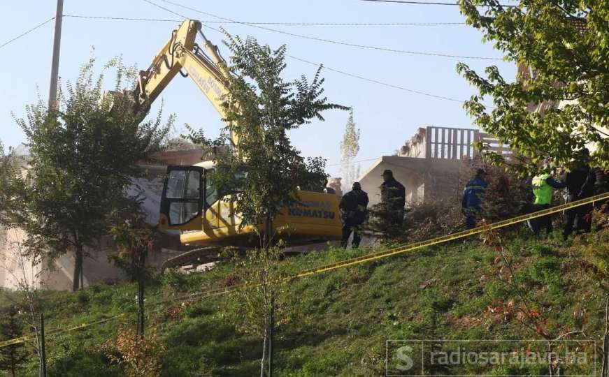 Počelo rušenje nelegalnog objekta u sarajevskom naselju Gorica