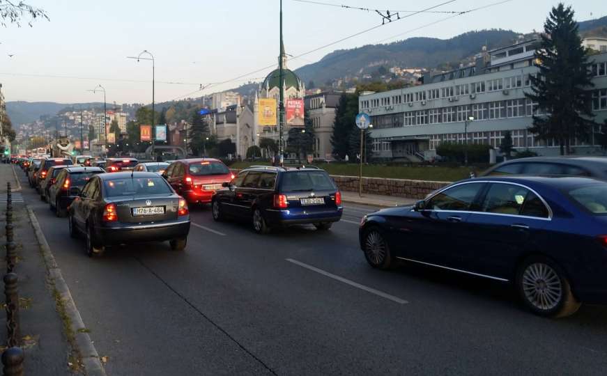 Sudar tramvaja, kamiona i automobila na Drveniji: Jedna osoba povrijeđena