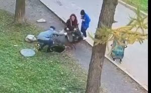 Dijete upalo u šaht: Reakcija majke da spasi mališana sve oduševila