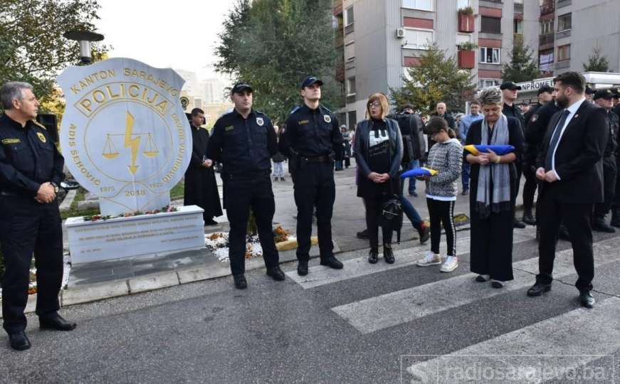 Otkriven spomenik Adisu i Davoru: Sarajevo ne zaboravlja svoje heroje 