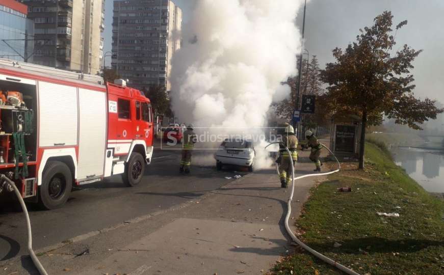 Drama u Sarajevu: Pogledajte kako je izgorio automobil na Otoci