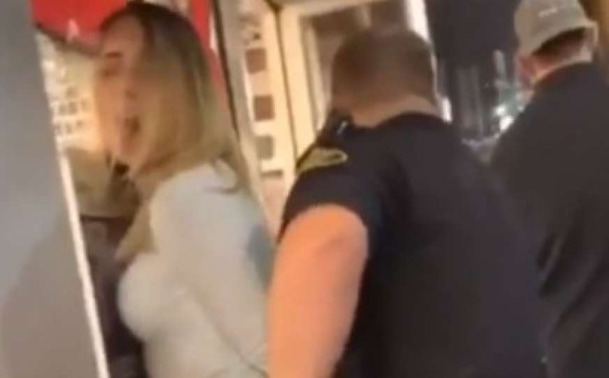 Skandalozna snimka: Prislonila se na policajca i rekla „Sviđa ti se?“