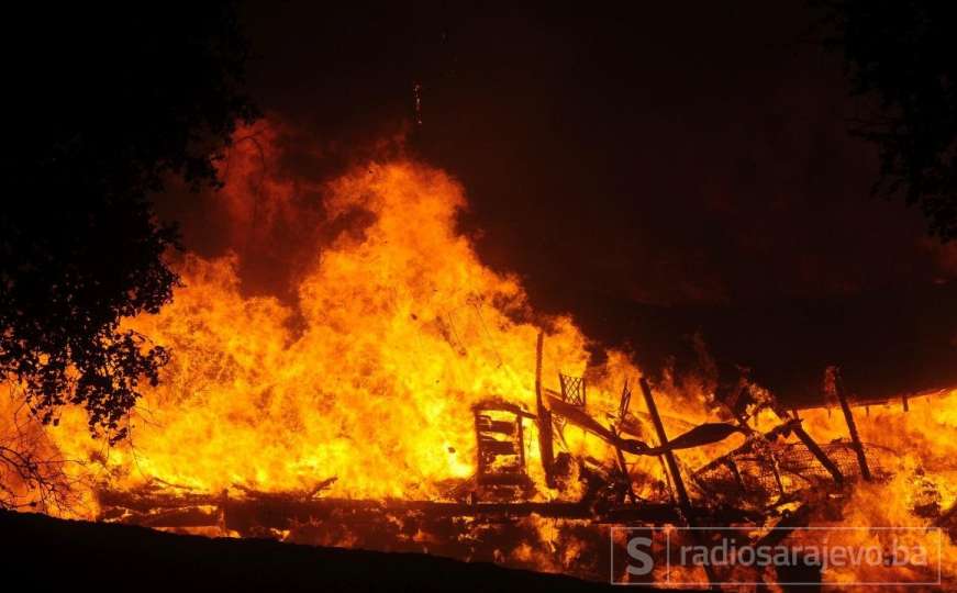 Požari širom Kalifornije: 200.000 ljudi napustilo svoje domove