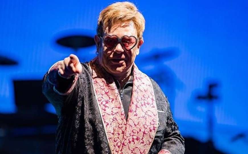 Emocionalno potresen: Elton John odgodio koncert zbog smrti svekrve