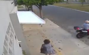 Nesvakidašnja scena: Šetala ulicom, nije ni slutila da će završiti u garaži