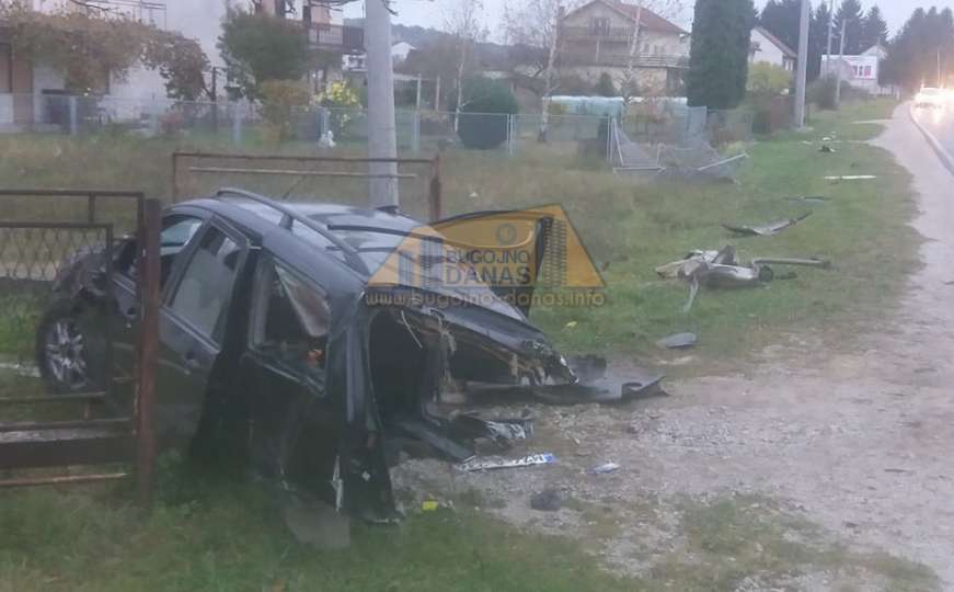 Nevjerovatna nesreća u BiH: Automobilom sletio s ceste, od siline udara se prepolovio