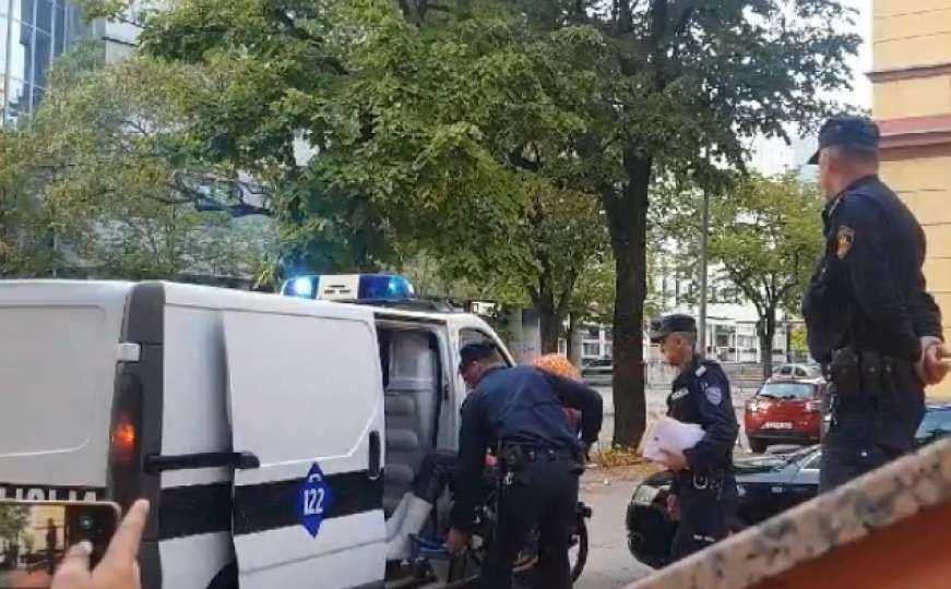 Sunita Hindić-Bošnjaković stigla u bolnicu pod jakom policijskom pratnjom