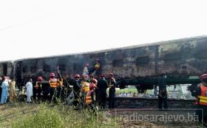 Pakistan: Spremali doručak u vozu i došlo do eksplozije, poginulo 65 osoba