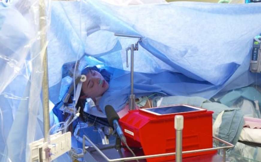 Doktori iz SAD-a prenosili snimak operacije mozga uživo na Facebooku
