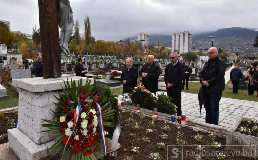 Vijenci i svijeće za poginule pripadnike HVO-a u Sarajevu