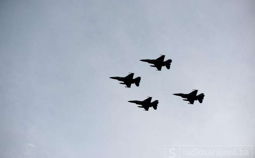NATO avioni patrolirali nebom iznad BiH tokom vojne akcije Rusije i Srbije 