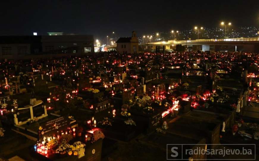 Praznik Svi sveti u Sarajevu: Svjetlost svijeća za duše onih koji nisu s nama