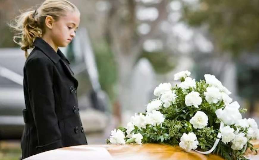 Treba li malu djecu voditi na groblje i sahrane: Šta kažu stručnjaci, a šta mame