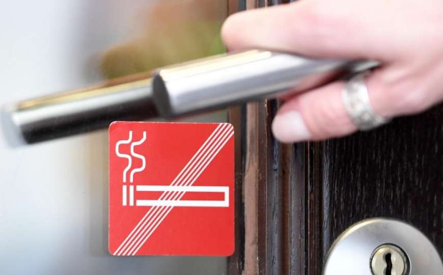 Zabrana pušenja u Austriji: Prve kazne i hapšenja, ugostitelji se žale na pad prometa