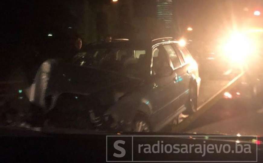 Sarajevo: BMW-om udario u stub ulične rasvjete
