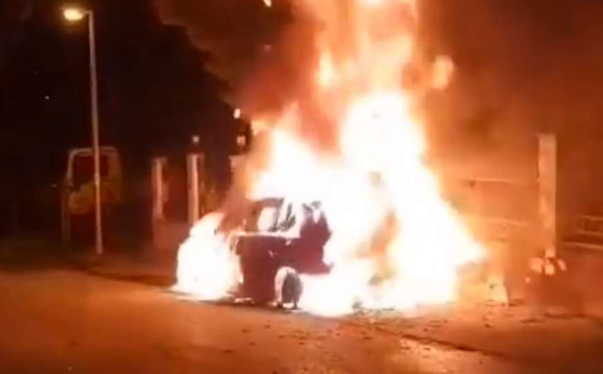 BMW X3 potpuno izgorio: Baraninu usred noći zapalili automobil