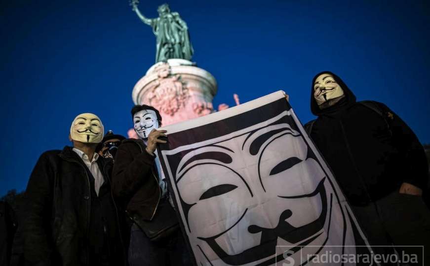 Neredi u Engleskoj za Noć Guya Fawkesa: Bacali petarde i rakete na policiju