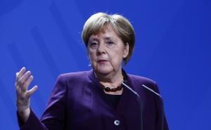 Merkel: Macron je izabrao oštre riječi, njegov nasumični napad nikome ne koristi